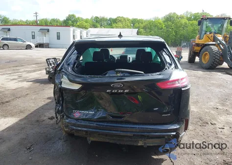 2022 Ford Edge Titanium z USA, uszkodzony, nr VIN 2FMPK4K95NBA45450
